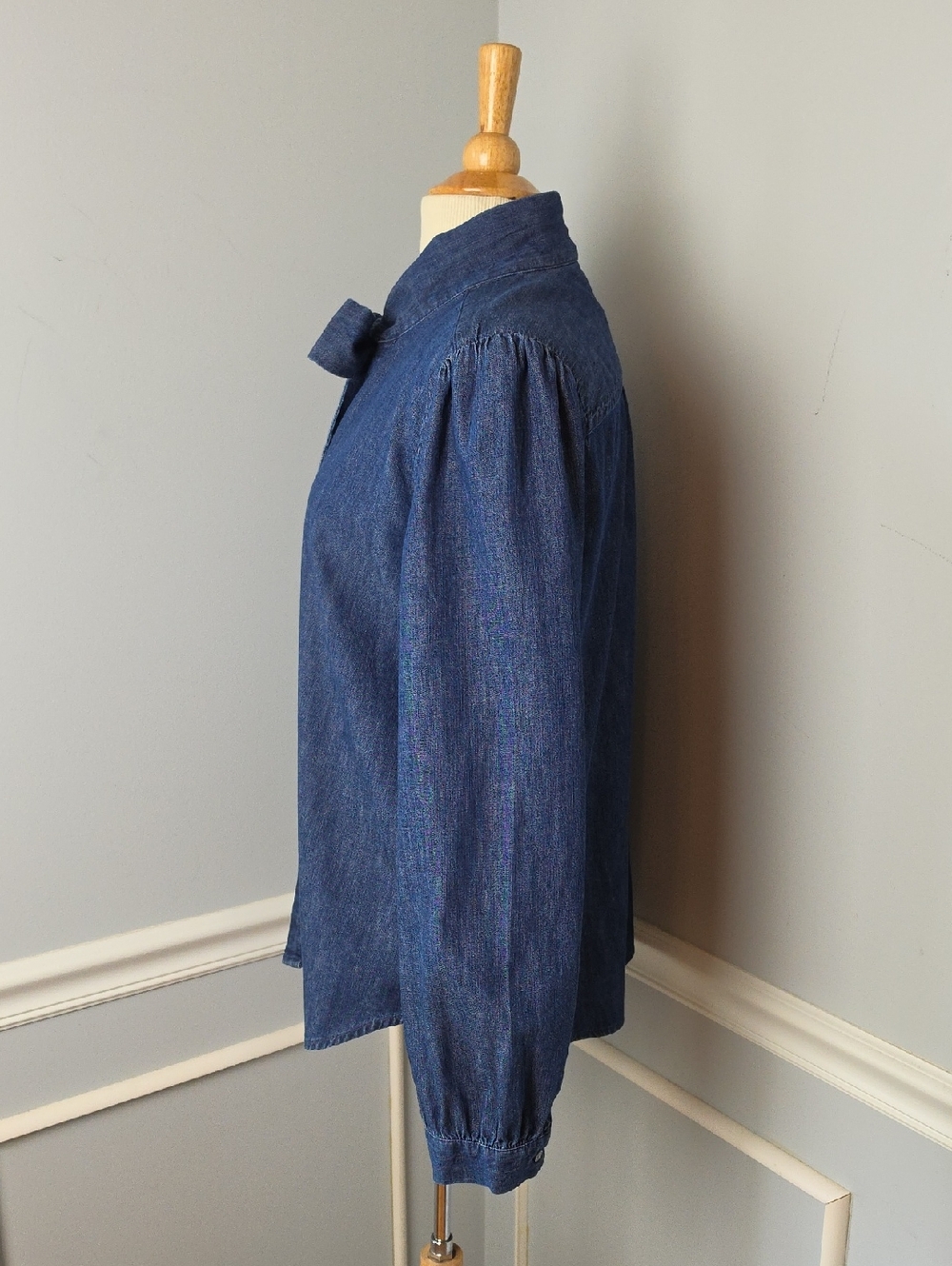 J.CREW Blue Denim V-Neck Button Up Tie Neck Business Casual‎ Preppy Blouse Top L - Picture 2 of 7